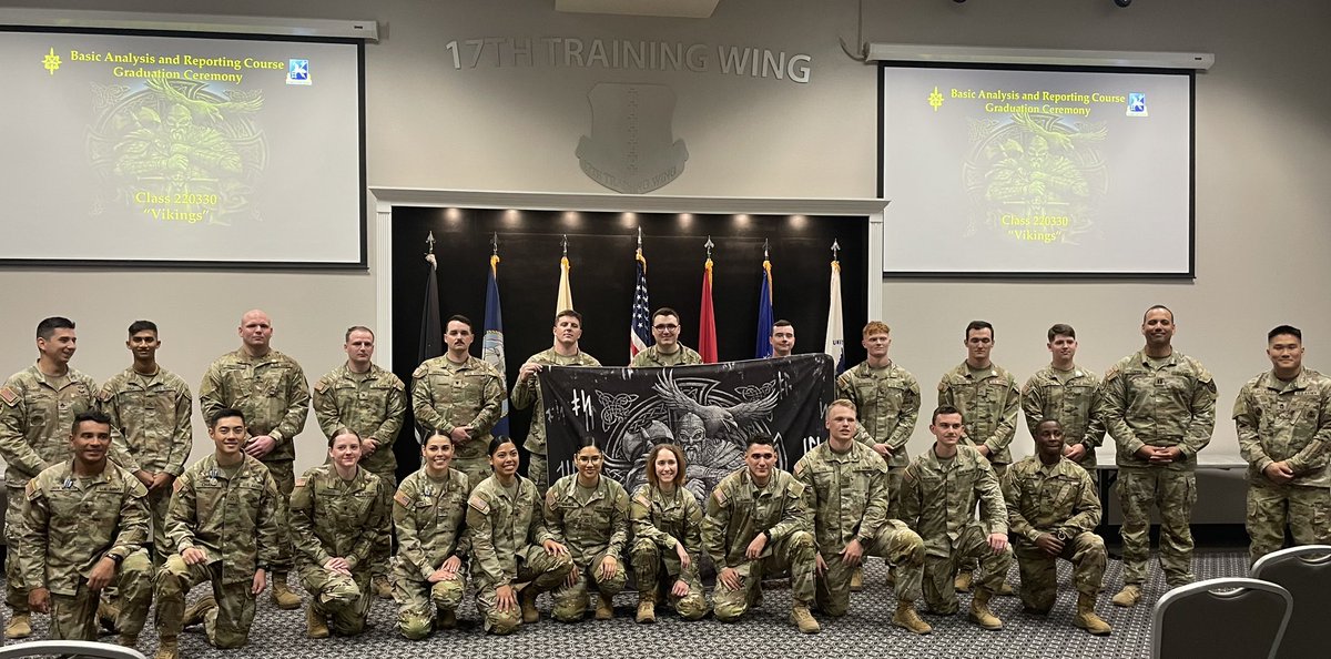 Raptor_6_'s tweet photo. Congratulations class 220330! Welcome to the Intelligence Community! @ArmyIntelCG @PhoenixBDE_6 @PhoenixBDE_7 @SentinelSix @SentinelSe7en @ColdCobra_7 @ColdCobra_6 @Anarchy_VI @Anarchy_VII https://t.co/BOhGF0UqWv