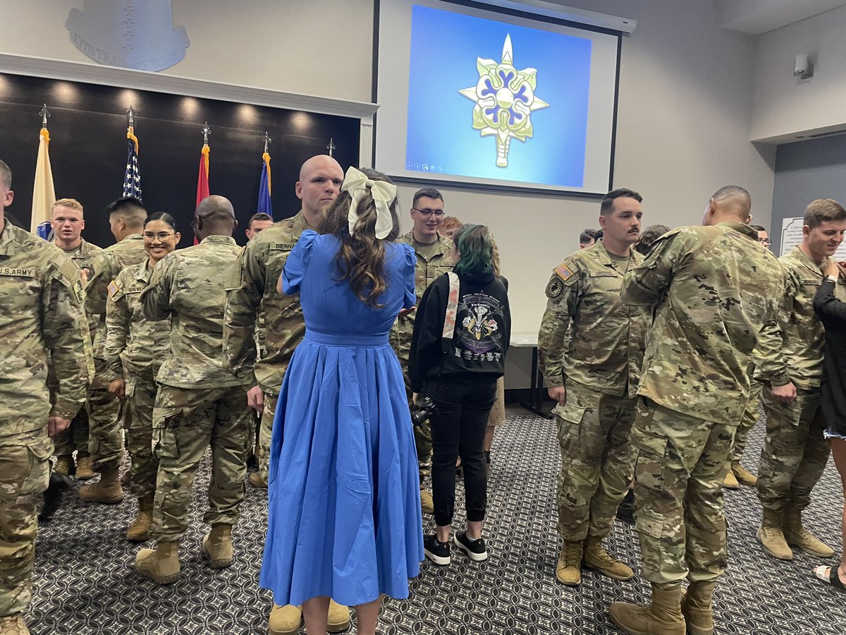 Raptor_6_'s tweet photo. Congratulations class 220330! Welcome to the Intelligence Community! @ArmyIntelCG @PhoenixBDE_6 @PhoenixBDE_7 @SentinelSix @SentinelSe7en @ColdCobra_7 @ColdCobra_6 @Anarchy_VI @Anarchy_VII https://t.co/BOhGF0UqWv
