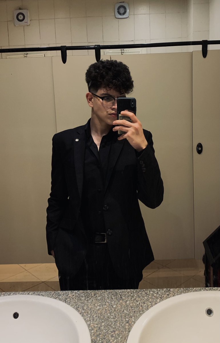 El4ia52's tweet photo. Men in black 🖤🖇 https://t.co/q3P1CVtAd6