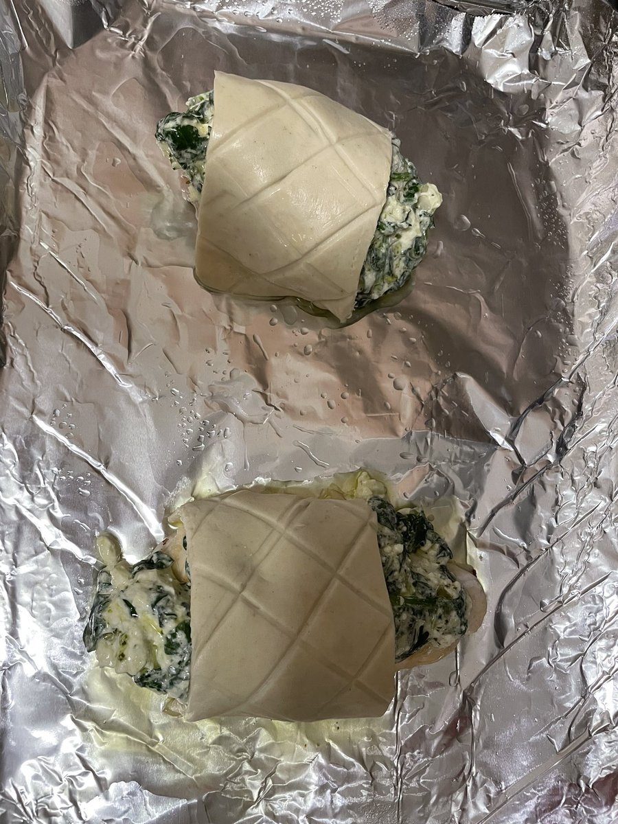 MSKinDC's tweet photo. Love creating new dishes in my kitchen! Greek chicken tonight with spinach & @MASTIHABAKERY feta plus summer squash, pattypan squash, zucchini & onions from @garnersproduce @FRESHFARMDC #freshfarmdc @realhomechef recipe #RealHomeChef plus @laboiteny spices! Yummy leftovers too! https://t.co/ExT5OvWNKm