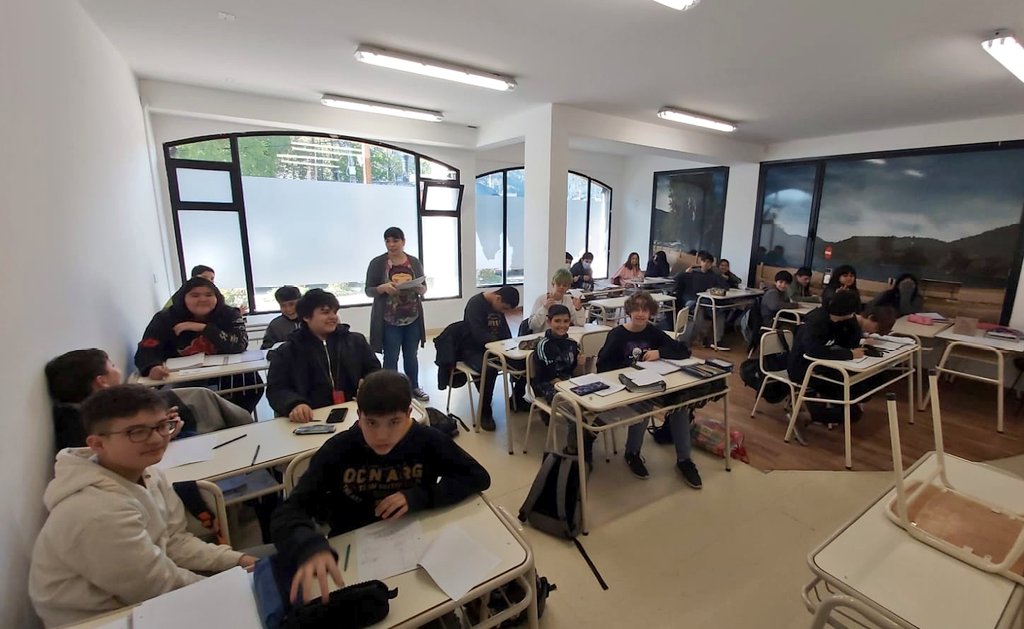 RFlutsch's tweet photo. #SanMartínDeLosAndes 🏔
Hoy visitamos la EPET 12 y el anexo, con el equipo de la dirección de Educación Técnica, Formación Profesional y CeRET, junto a referentes de infraestructura escolar. 
#MinisterioGobiernoEducación
#CPE https://t.co/wppdLnCqOy