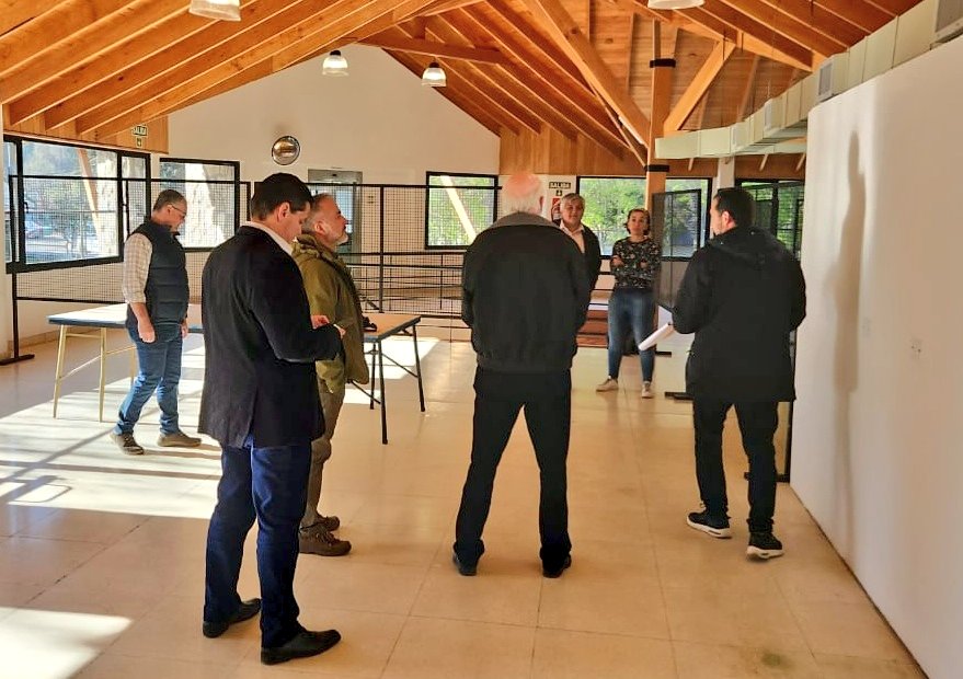 RFlutsch's tweet photo. #SanMartínDeLosAndes 🏔
Hoy visitamos la EPET 12 y el anexo, con el equipo de la dirección de Educación Técnica, Formación Profesional y CeRET, junto a referentes de infraestructura escolar. 
#MinisterioGobiernoEducación
#CPE https://t.co/wppdLnCqOy