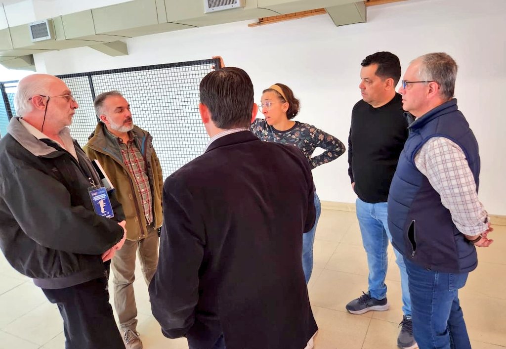 RFlutsch's tweet photo. #SanMartínDeLosAndes 🏔
Hoy visitamos la EPET 12 y el anexo, con el equipo de la dirección de Educación Técnica, Formación Profesional y CeRET, junto a referentes de infraestructura escolar. 
#MinisterioGobiernoEducación
#CPE https://t.co/wppdLnCqOy