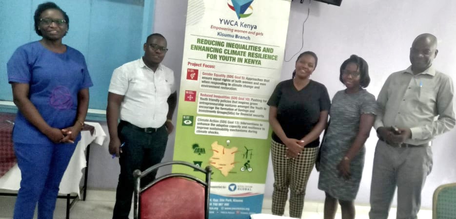 cyfundafrica's tweet photo. We are currently taking part in a 2 days stakeholders forum in Kisumu organised by YWCA Kenya engaging youths from various organization from Kisumu County on understanding CIDP and gender responsive budgeting on climate change development.
#climatechangefinancing https://t.co/J9ouDJHZ0P