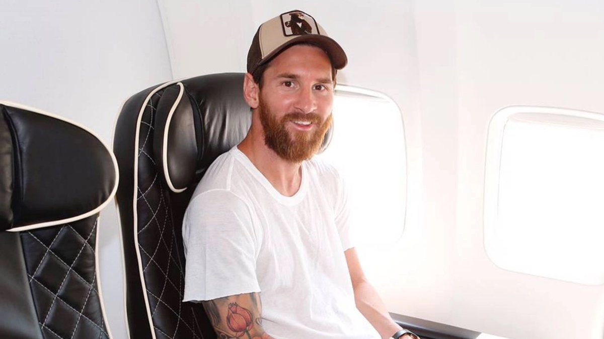 lnstantFoot's tweet photo. Lionel Messi est pointé du doigt dans L’Équipe pour son bilan carbone. 🌱

Son propre jet privé a rejeté, en 3 mois, autant de CO2 qu’un français en 150 ans. 😕

Son avion, utilisé aussi par ses amis, a réalisé 52 trajets partout dans le monde entre le 1er juin et le 31 août. https://t.co/7wmBZZSsl4