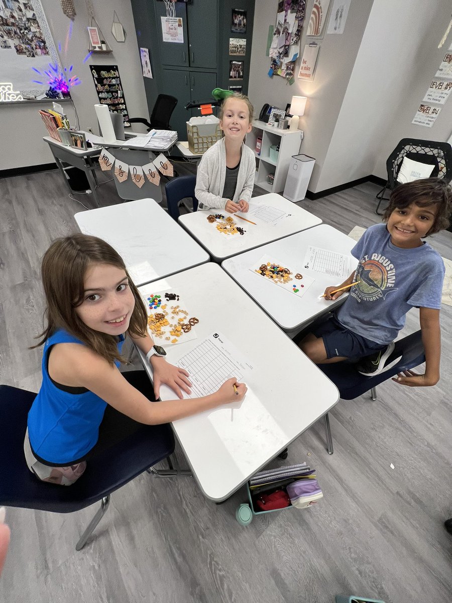 MsLeein4th's tweet photo. Lots of fun creating, separating, and eating our mixtures today. Wrapped up our mixtures and solutions unit with a treat! #RISDBelieves #LevelUpMHE https://t.co/4ku1IynDgL