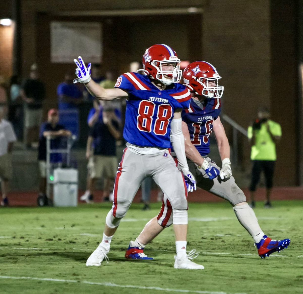 JeffersonFootba's tweet photo. Max Aldridge hits his #FirstCousin Jack Eubanks in the back of the end zone for a Dragon Touchdown!!  

#JeffersonMade

Jefferson 7
Winder Barrow 0

2nd quarter https://t.co/VJl9iEQUkK
