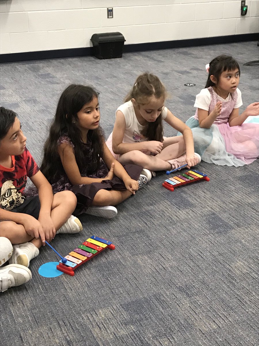 Great job Mrs. Colonia’s class on playing percussion instruments this week in Music ! They loved listening to the xylophone, singing a scale and using their solfège hand signs! Way to go 1st grade Bengals! ⁦<a href="/BryantElem/">Bryant Elementary</a>⁩ #bengalpride ⁦<a href="/MusicMarrs1/">Christine Marrs</a>⁩