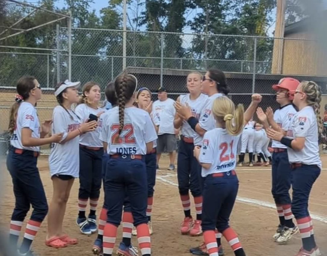PopowitzErica's tweet photo. Back on the diamond with these 11 ballers!!! ❤️🥎💙#teampapopowitz https://t.co/lUVrqHbVLp