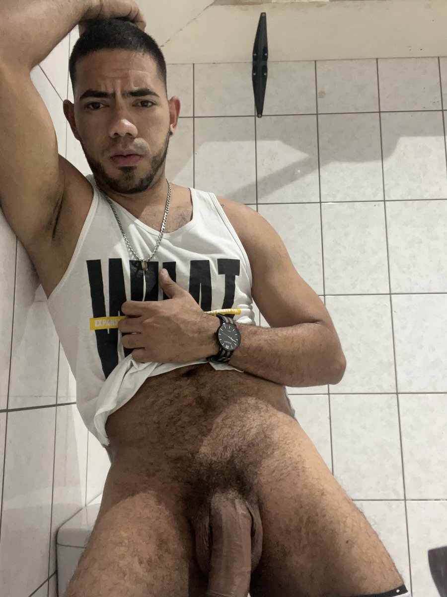 Buenas noches muchachos, Deseo verte usando tu boca aquí 🍆 RT 🔥