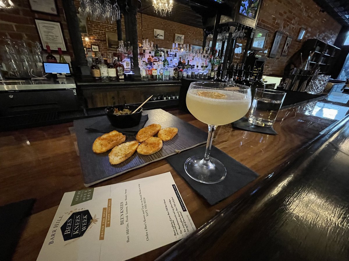 KarmaBiker's tweet photo. @BarrHillGin great bees knees at Lazy Greyhound. #beeskneesweek https://t.co/VhJGQIwcUu
