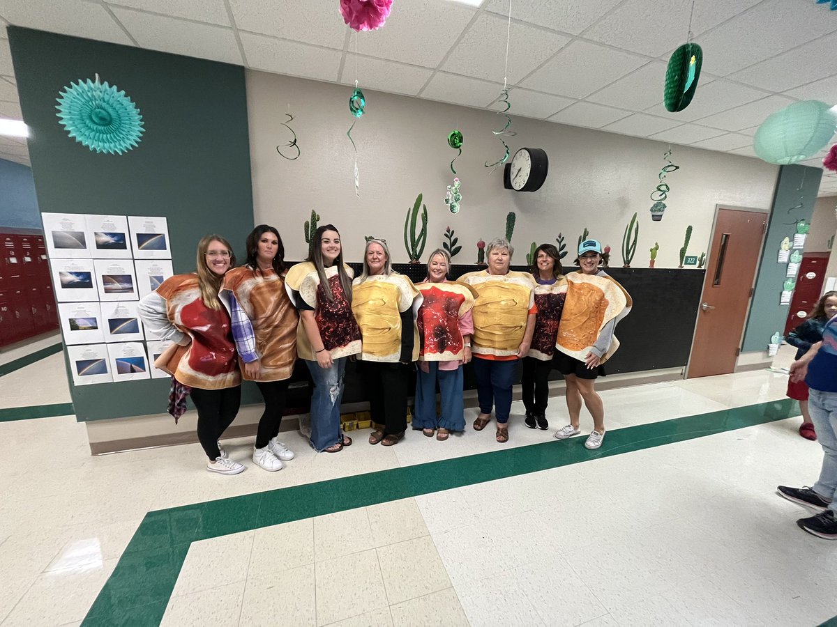 Subjects and predicates got together like PB&amp;J! Today we <a href="/VargasSTEAM/">Crystal Vargas</a> <a href="/mambrinosteam/">STEAM Academy at Mambrino</a> <a href="/Howard_Mambrino/">Liz Howard M.Ed.</a> <a href="/PYAdams87/">Paula Adams</a> <a href="/swannmath3rd/">Kim Swann</a> <a href="/DebMillerGISD/">Deb Miller 🐈 🐾</a>