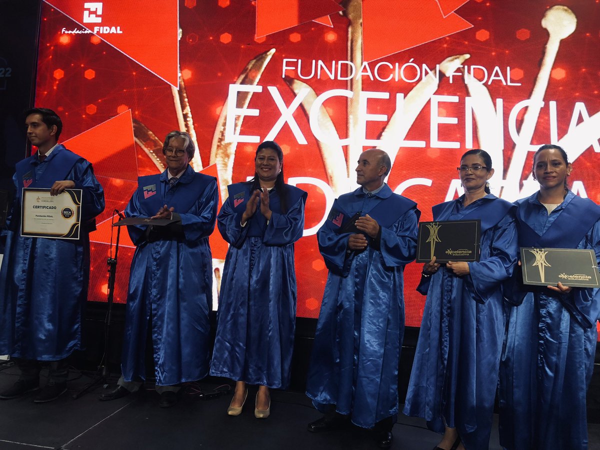 FundacionFidal's tweet photo. Juan Fernando Castro, Piedad López, Edgar Ojeda, Diana González, Moisés Pruna, Ximena Curay, Laura Mendoza, Jenny Cortes y Gabriela Jácome son también finalistas en el Concurso de #ExcelenciaEducativa y reciben varios reconocimientos por su labor. https://t.co/fZkDSpzlY3