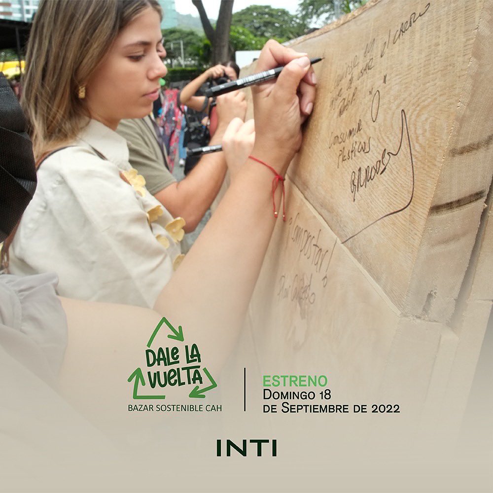 IntiNetwork's tweet photo. ♻️ DALE LA VUELTA ♻️
La creación de bazar sostenible poniendo a la venta ropa, juguetes y más, así motivar uso de los mismos de segunda mano y disminuyendo el impacto del carbono.
¡Mira su episodio en https://t.co/uSUhdnQ6vn!
.
.
#inti #soyinti #intiplay #dalelavuelta #reciclar https://t.co/xa1drsJlfL