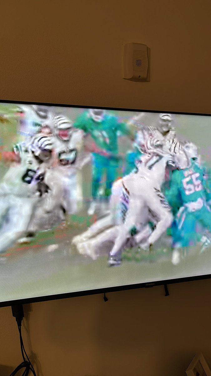 fiiiiiiiiiilthy's tweet photo. @NFL @PrimeVideo Even with a wired connection the picture quality every week is terrible. https://t.co/TM4RpAdiNr