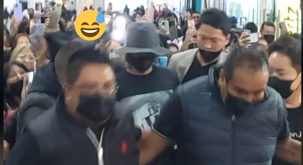Jeannet25516216's tweet photo. Jaja avisen si salió vivo del aeropuerto 🤭 ese hombre es casado 🤭😜 https://t.co/1sFAP8guPD