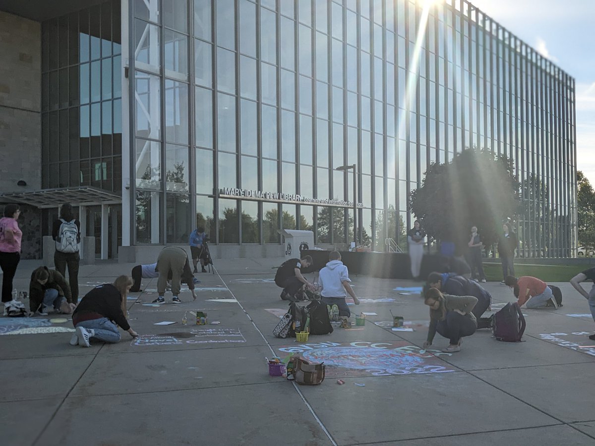 emvmiller's tweet photo. Perfect night for the first ever @GVSU Office of Undergraduate Research and Scholarship (OURS) Chalk Art Symposium!

#chalkartsymposium https://t.co/p1MbcJq024