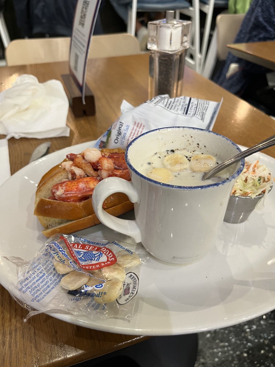 KeishaMcCray77's tweet photo. My last meal before leaving America #mynextadventure#Godsplan https://t.co/ecTaBtJOdg