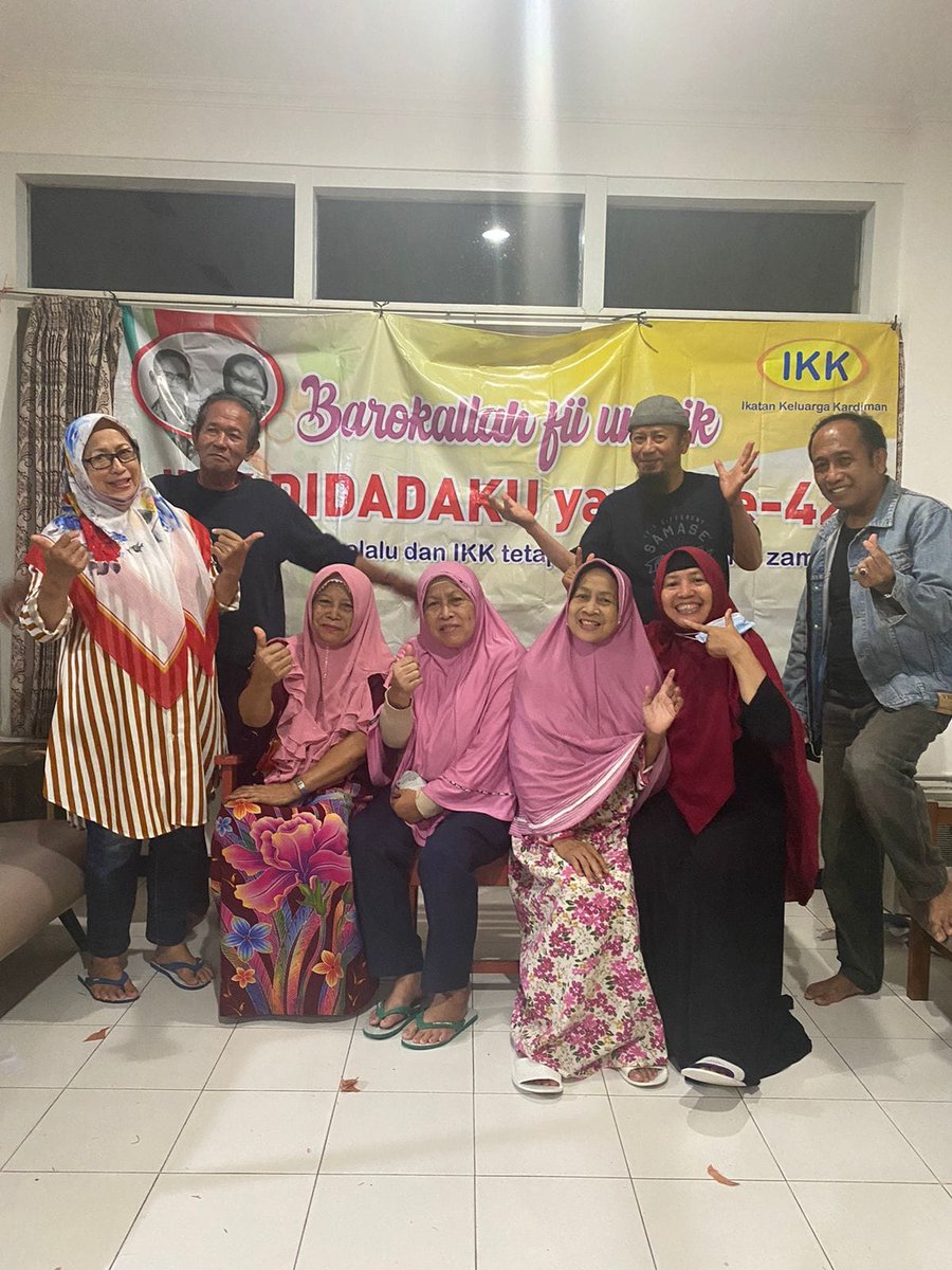 IwankusumaNdut's tweet photo. posed formasi lengkap poro senior new sky
#salamanget
#salamsehat
#meluasmembumi https://t.co/H27WGhlUAf