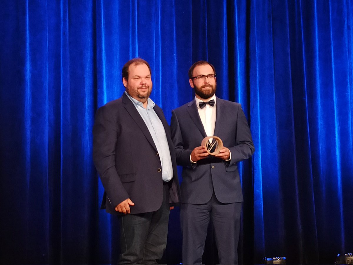 #SMQ2022 Le Prix Excellence - catégorie 5, a été décerné au <a href="/MuseeBombardier/">Musée Bombardier</a> pour le balado Joseph-Armand Bombardier, au-delà de l’inventeur. Bravo!