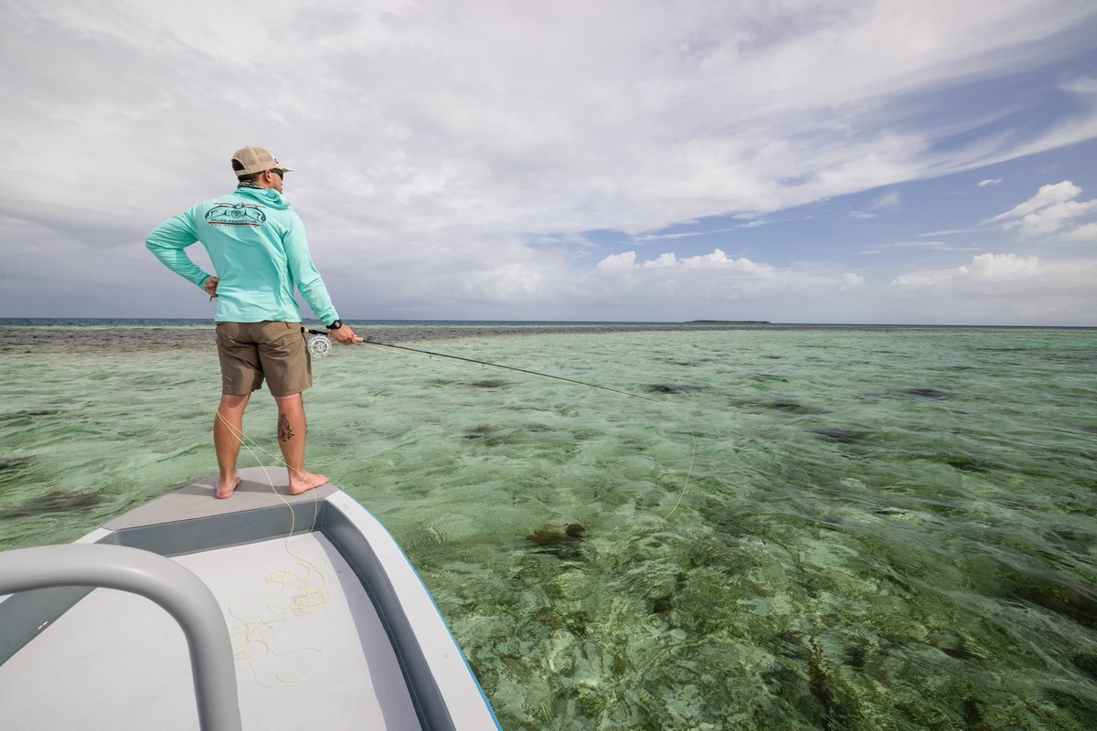 Taking in the view and ready to fire off a cast ...

Ph: @bgregsonphoto 
#flyfishing #belizefly #belizepermitclub #belizeflyfishing #trespescados