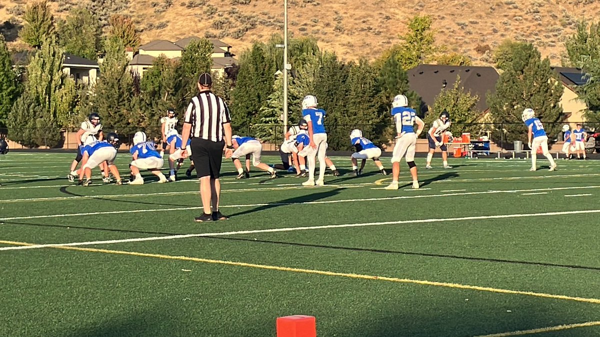 TIMBVP1's tweet photo. JV football Middleton-14 @ Timberline-0 end qtr 1. https://t.co/NUo0RFtjLP