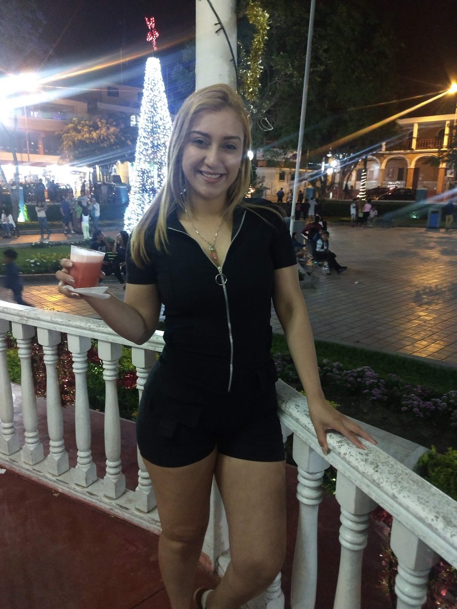 Eimylove_21's tweet photo. Volví por pachacamac, y para hacer la noche agradable, unos ricos tragos.
Alguien por aquí?, me gustaría una agradable compañía y una buena charla.
#chamitaviajera #eimylove_21 #pachacamac #surchico #lima #pisco #peru #piscoperuano https://t.co/4wP97fGkgK