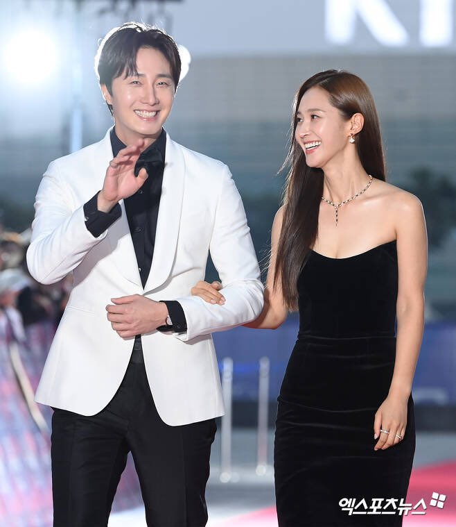 hyoyulseo_soshi's tweet photo. Good morning. Just recovering from diabetes and heart attack because of WooRi.
#JungIlWoo #KwonYuri #APANStarAwards2022
#GoodJobFinale #GoodJobEP12 #GoodJob https://t.co/azdcOSiNhJ