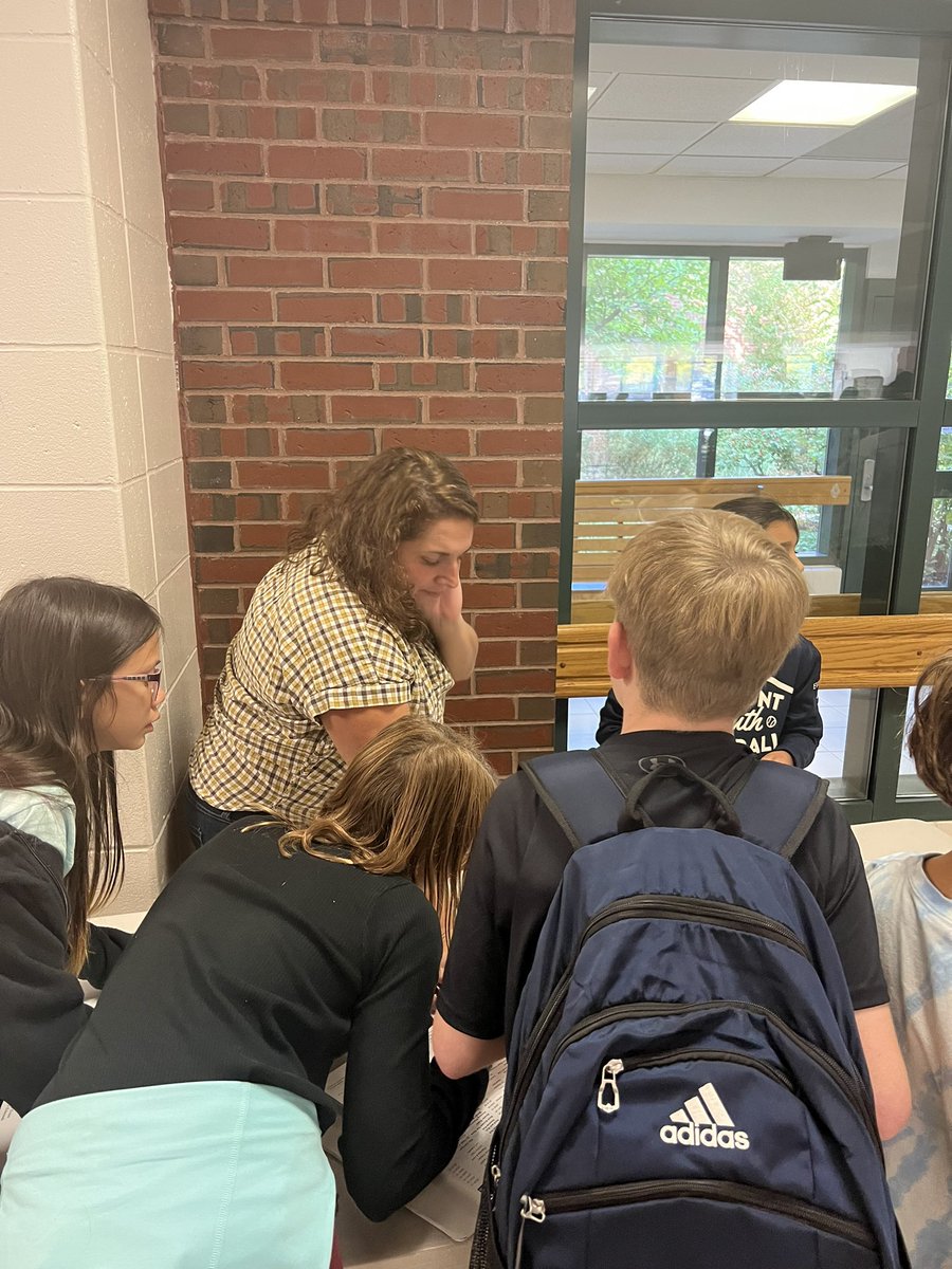 A wonderful afternoon of smiles and singing thanks to Student Council, Ms. Hawkins and Mr. Dyer! #chenerypride <a href="/ChenerySchool/">Chenery Middle School</a>