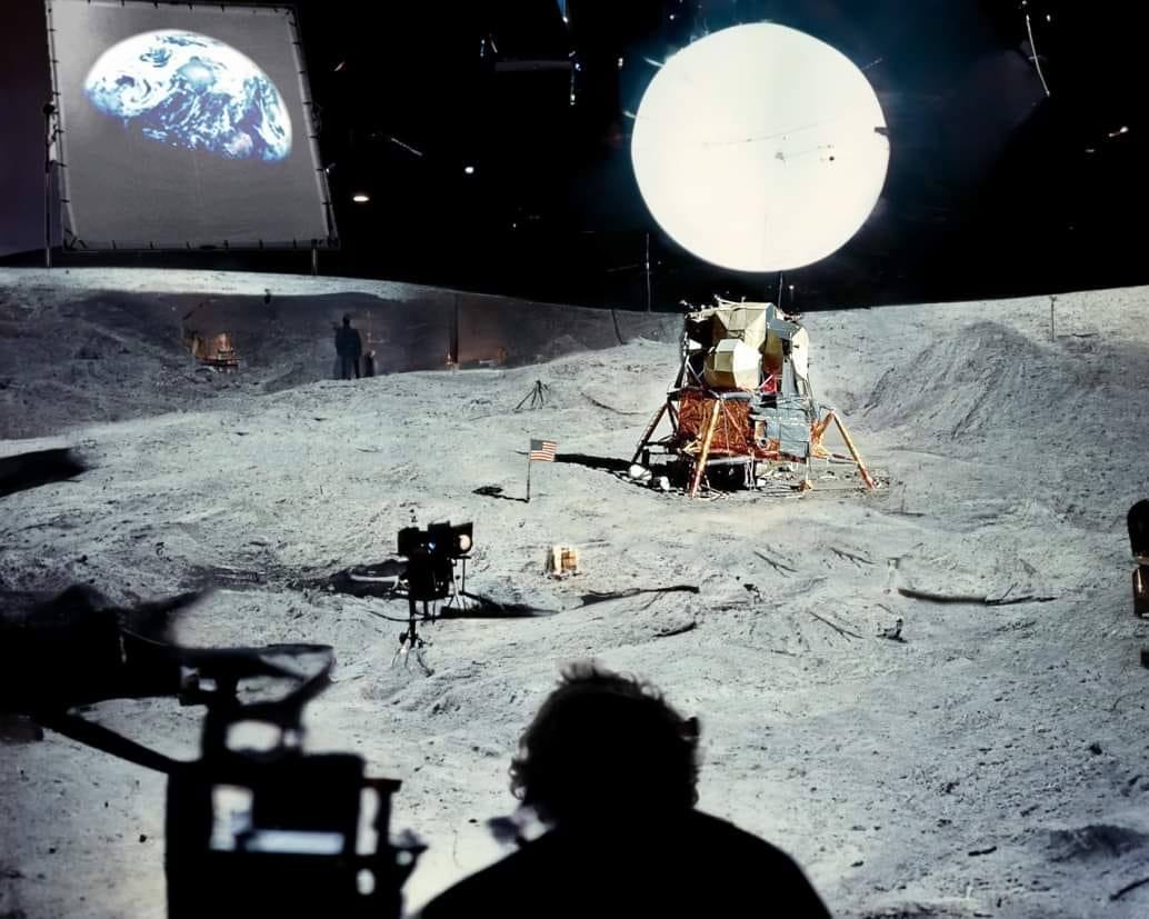 ph0b0s-on-twitter-iluminatibot-stanley-kubrick-for-all-your-hoaxes