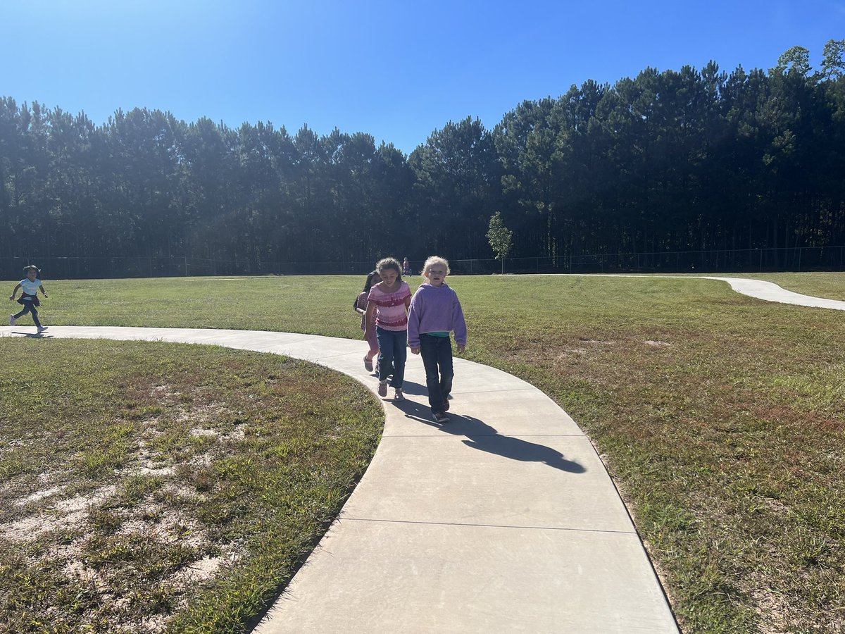 CarsonObryant's tweet photo. The first ever @Hasty_Huskies Girls on the Run club was a huge hit! We had so much fun getting to know each other and using The Path To Becoming. @MadisonDionne2 @MRegan0123 @Beth_Coryell @JanetMarotte777 https://t.co/z3CWVCtDMS