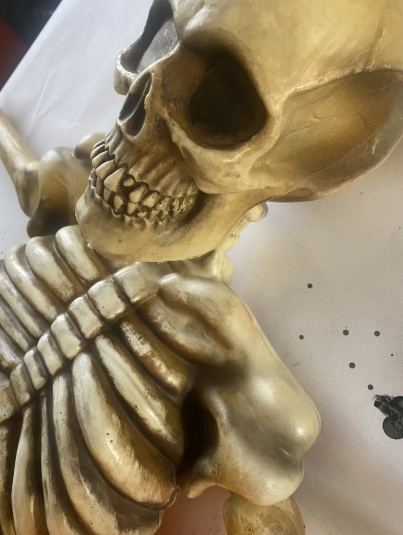 MzFrancesFX's tweet photo. Coming along nicely, should be done and outside by the weekend! 🎃💀🖤🦇 #Airbrush #HorrorProps #HalloweenDecorations #HalloweenPrep #TouchUps ☠️ https://t.co/y6QbKBrLDZ