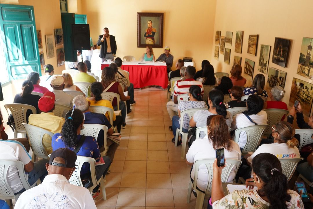Luisbarrios2021's tweet photo. #29deSeptiembre 
Hoy compartimos con diferentes líderes sociales sobre la  formación y conservación en mantenimiento de pozos profundos de agua potable, con el propósito de concientizar a todas las comunidades del municipio.

#VenezuelaInexpugnable 
#Valencia 
#Carabobo https://t.co/Def9Vx44yH