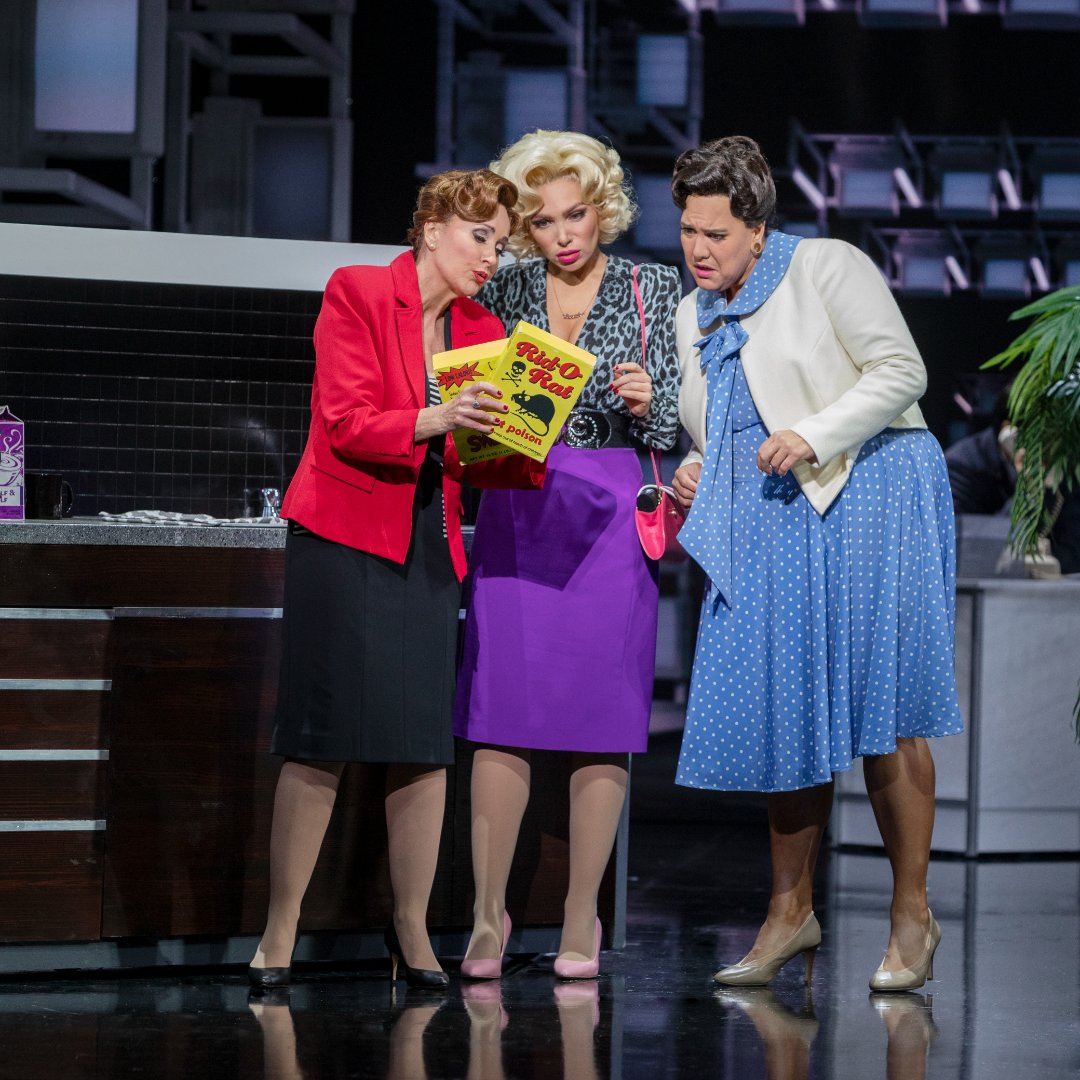 Your leading ladies taking care of business... caption this below ⏰🐀

📸 David Hooley