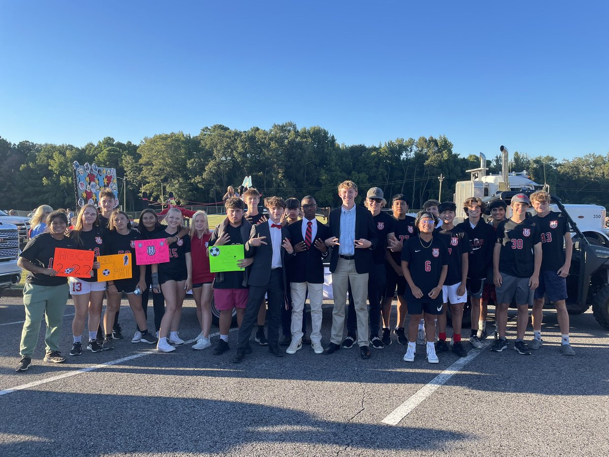 hhspatssoccer's tweet photo. Another great time at the homecoming parade with @hillcrestpats ! This has become one of our favorite traditions. #be1pat https://t.co/8pL8J6Gzfs