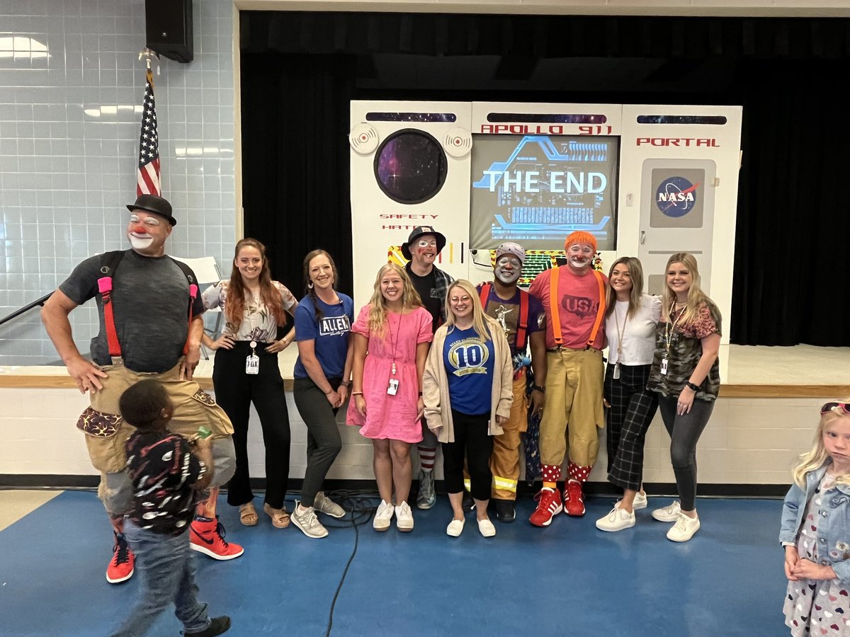 schoolwithstew's tweet photo. The first grade loved having the Frisco fire safety clowns talk to us about motor vehicle and water safety today! @allenelem #OurAllenLegacy https://t.co/RL9dgYS5Fn