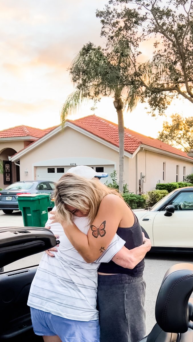 itsbethbooker's tweet photo. Home. 

Safe.

Not a scratch.

Grateful. 

#GetCaroleHome, we did it. https://t.co/WJDUX9Ozqu