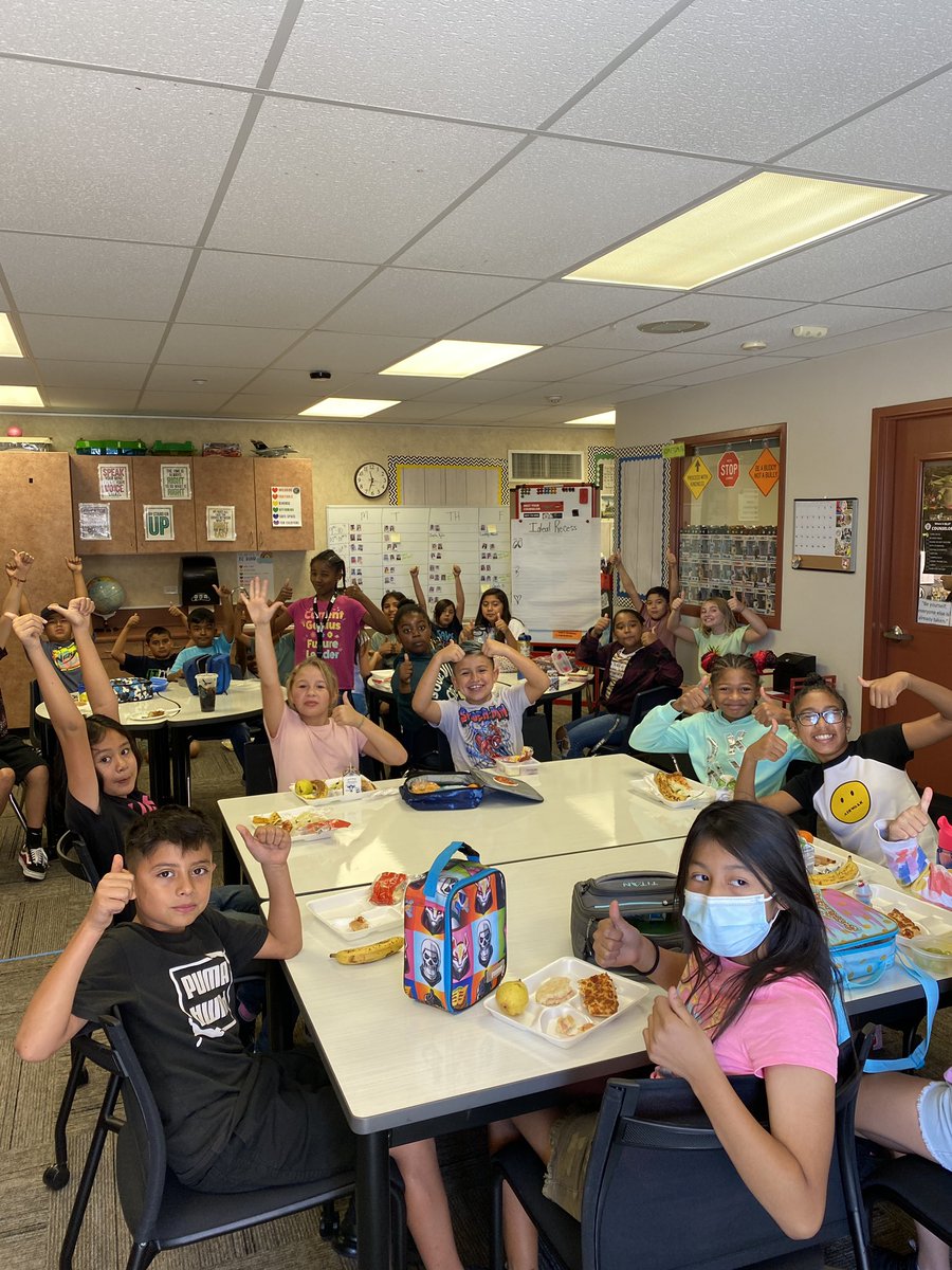 ReidCristi's tweet photo. I love my job!!! Junior Coaches started their recess shifts today. 👏#thisismywhy @ValVerdePBIS @MayRanch https://t.co/uOXg7YewJh