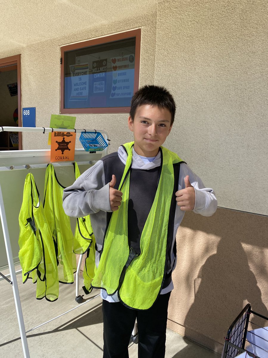 ReidCristi's tweet photo. I love my job!!! Junior Coaches started their recess shifts today. 👏#thisismywhy @ValVerdePBIS @MayRanch https://t.co/uOXg7YewJh