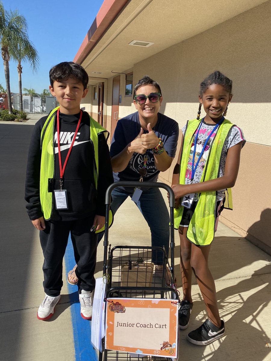 ReidCristi's tweet photo. I love my job!!! Junior Coaches started their recess shifts today. 👏#thisismywhy @ValVerdePBIS @MayRanch https://t.co/uOXg7YewJh