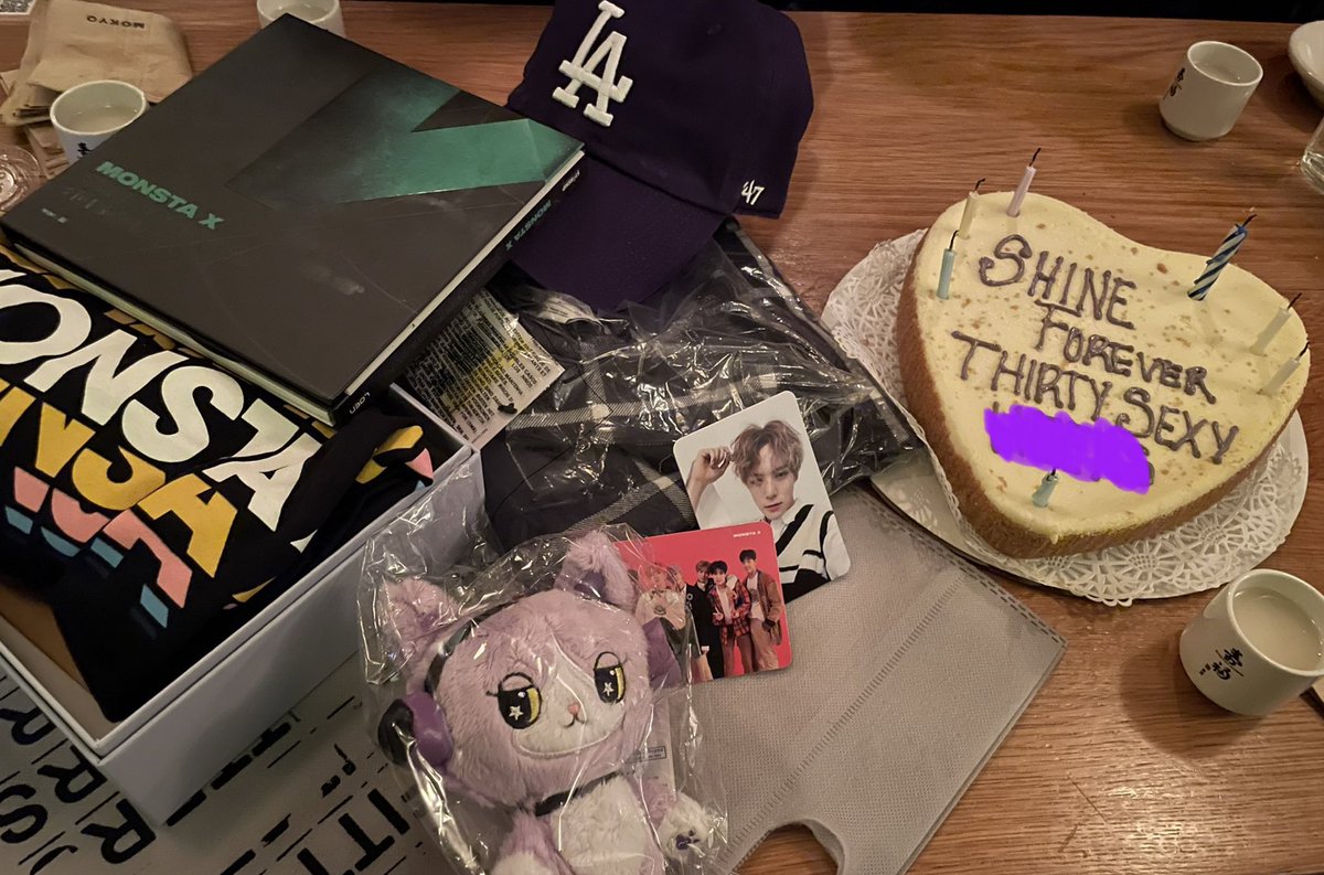 monyekku's tweet photo. 💜🎈누가봐도 꿍프 생일🎈💜
해피벌th데이 @stoneheeks 😎 https://t.co/JE9mDGaPWk