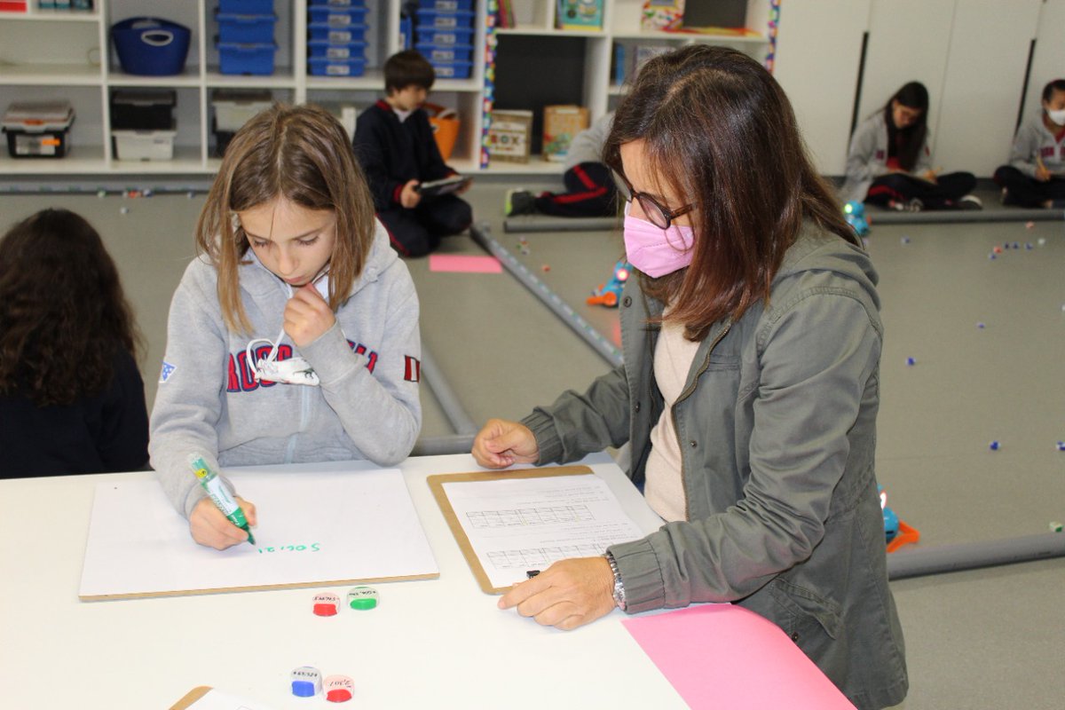puppoperfumo's tweet photo. Proud to see #empoweredteachers using the makerspace as an extension of their classroom. #FDRrocks @FDRElementary https://t.co/PlSJIdfqSI