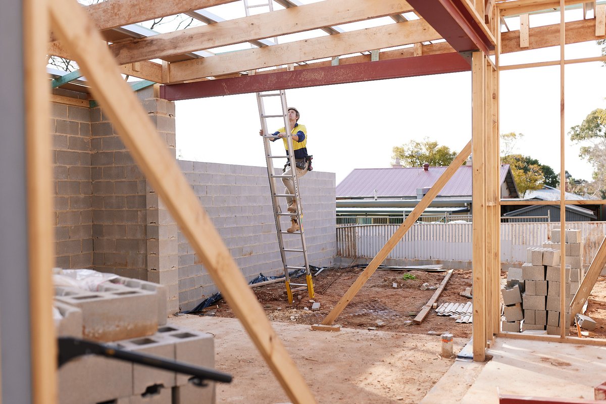 Falls are Australia's largest contributor to hospitalised injury cases. Never step onto an unsafe ladder, and be sure to have any defects repaired correctly. Use products you can trust, #worksafely with #BaileyLadders.