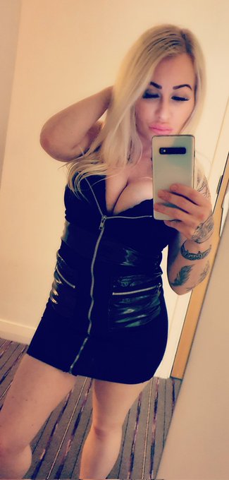 Glammed up ready to roll 😈😁 having a blast with @RealChrisCoxxx #glamour #Blondie #filming #onlyFans<a href="/tag/blondie"class="tags"><span>#blondie</span></a><a href="/tag/filming"class="tags"><span>#filming</span></a><a href="/tag/glamour"class="tags"><span>#glamour</span></a><a href="/tag/onlyfans"class="tags"><span>#onlyfans</span></a><a href="/tag/petitep"class="tags"><span>#petitep</span></a>