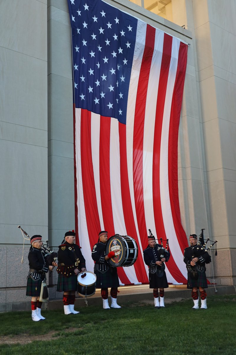 IFD_NEWS's tweet photo. Many👏to members of the joint Honor Guard, #CTFR Bugler, Airport Fire Chief Fred Pervine, #IDHS Director Joel Thacker, State Fire Marshal Stephen Jones, Chief Charles Connelly, IFCA &amp; @indypspd for their support &amp; participation at the #PFFUI Fallen Firefighters Annual Remembrance https://t.co/EkIqcBdXrK