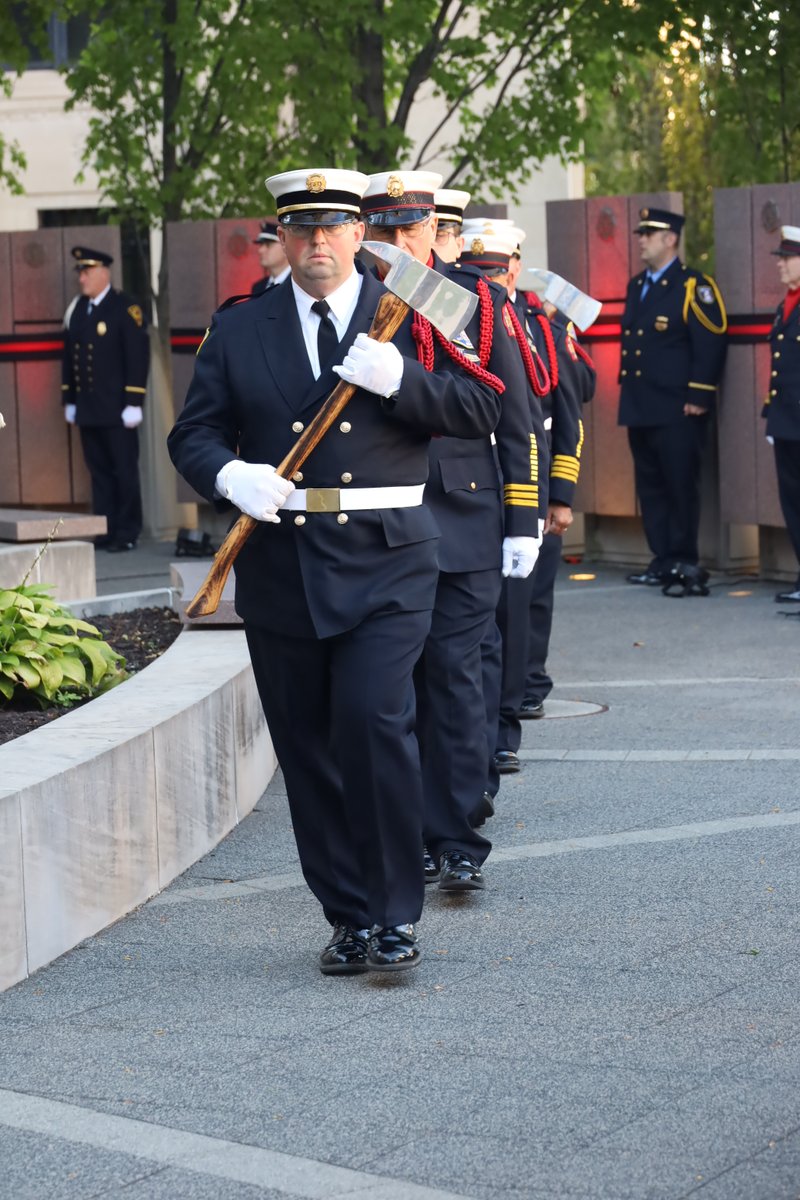 IFD_NEWS's tweet photo. Many👏to members of the joint Honor Guard, #CTFR Bugler, Airport Fire Chief Fred Pervine, #IDHS Director Joel Thacker, State Fire Marshal Stephen Jones, Chief Charles Connelly, IFCA &amp; @indypspd for their support &amp; participation at the #PFFUI Fallen Firefighters Annual Remembrance https://t.co/EkIqcBdXrK