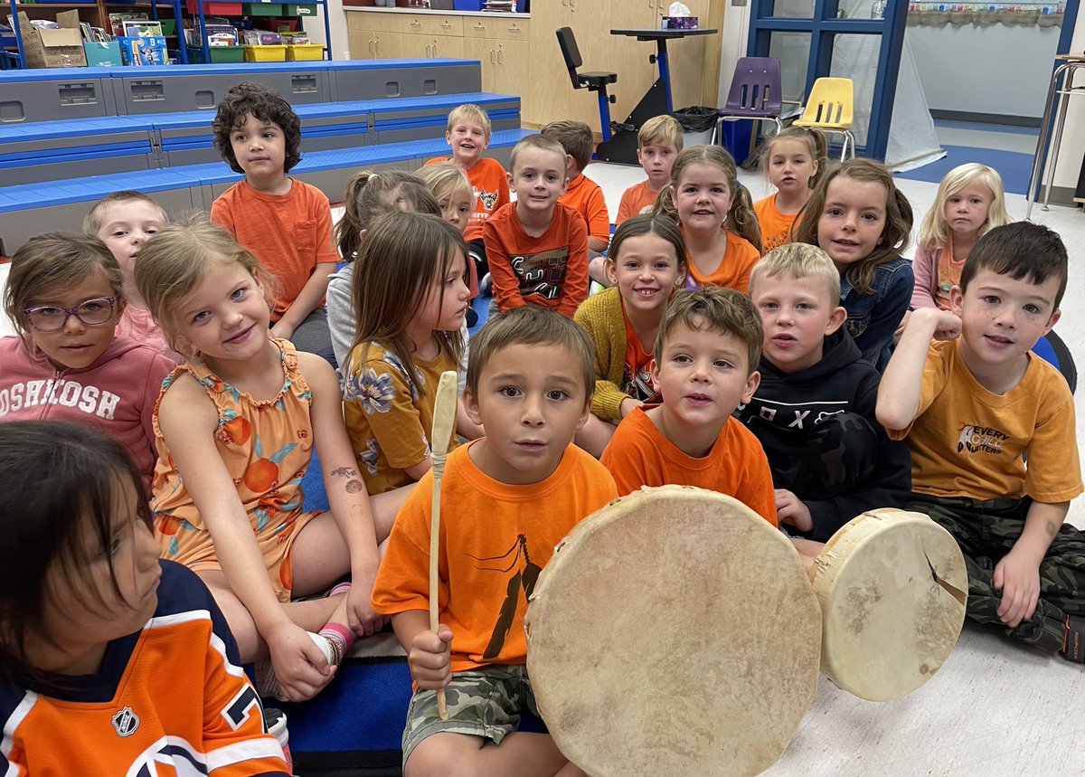 Joshy1199's tweet photo. Every Child Matters
🧡
Circle drum song of love for our ancestors and each other.
sâkihitowin
♥️ https://t.co/zNvWR3Iiy0