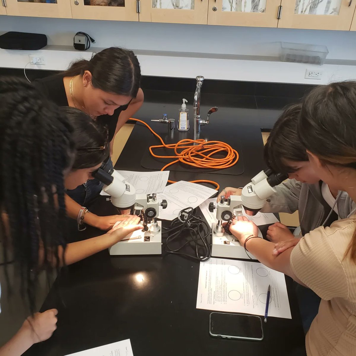 hellomsyang's tweet photo. Integumentary system lab~ what's under your skin? #TCELL @ChaffeyHSTigers #funinthelab https://t.co/8r6P9ShEcC
