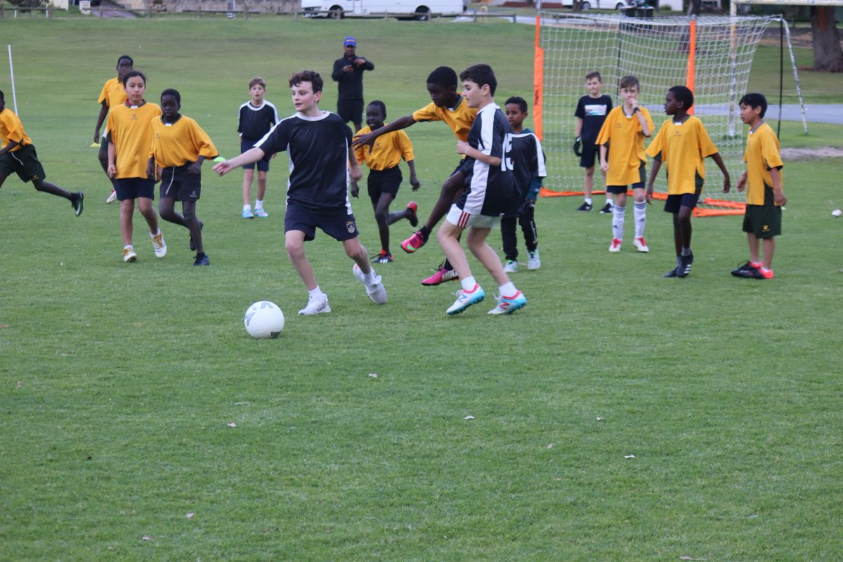erc_wa's tweet photo. Another great match in the ERC Liga junior competition between Local Parks Koondoola and Ellenbrook. Both teams put up a great deal of talent, sportsmanship. The game ended with a 3:1 win for the Ellenbrook team.  @FootballWest  @DLGSCsport  @TrueSportWA https://t.co/QuEBdYtESP