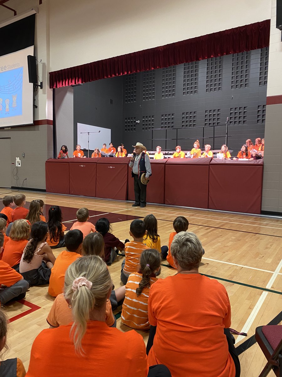 Our schools came together for #orangeshirtday to honour the children who never returned home and survivors of residential schools. We are grateful for this day as we continue to build bridges with the Indigenous community. #truthandreconciliationday #NDTR #EveryChildMatters